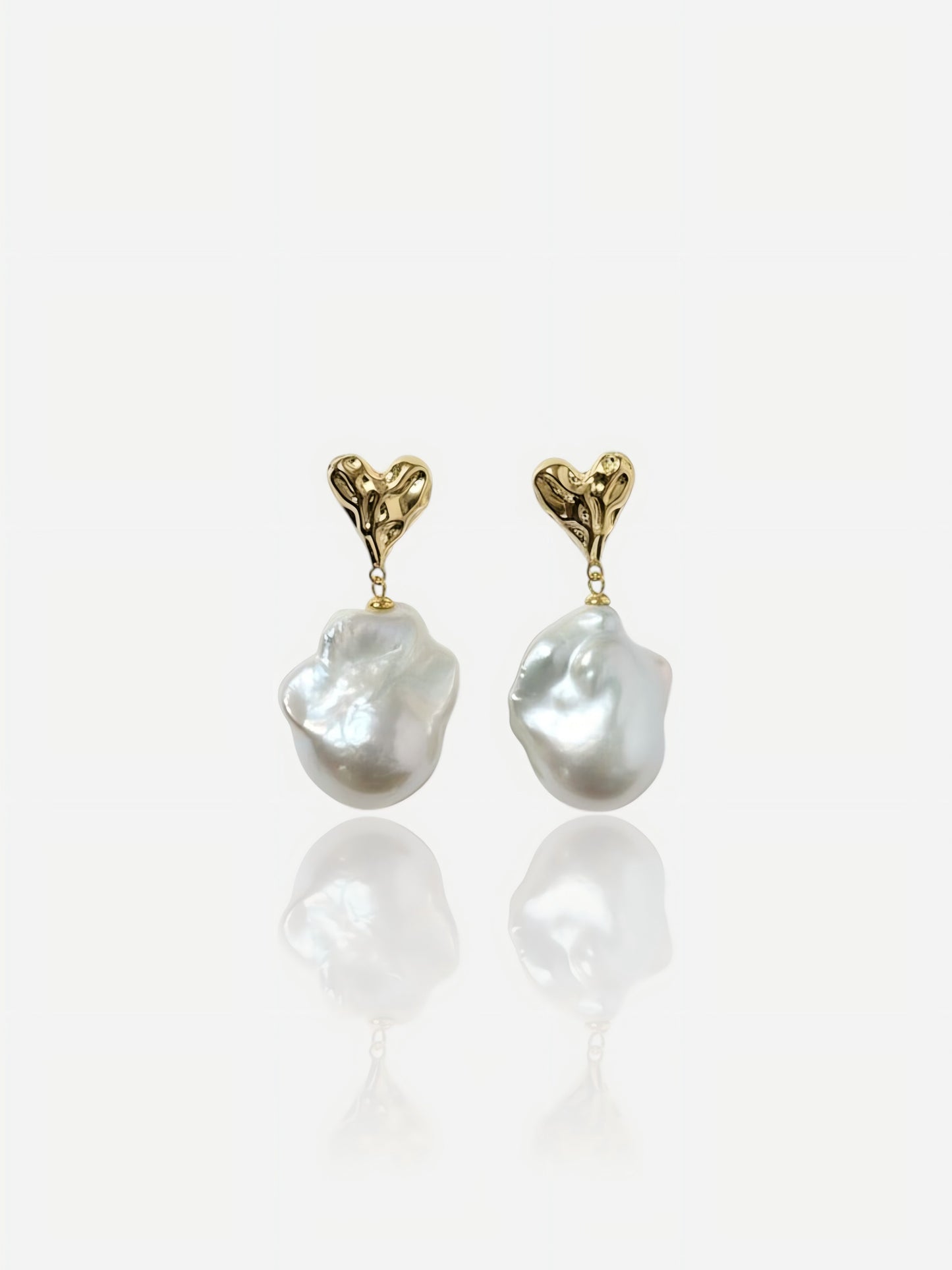 The "Amour" Textured Heart Studs Pearltide