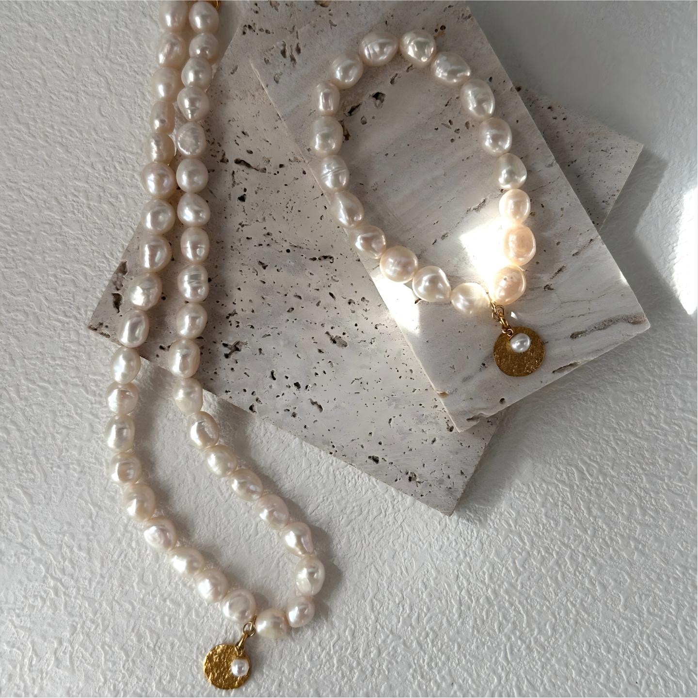 A full strand of high-quality pearls with a natural, organic silhouette.