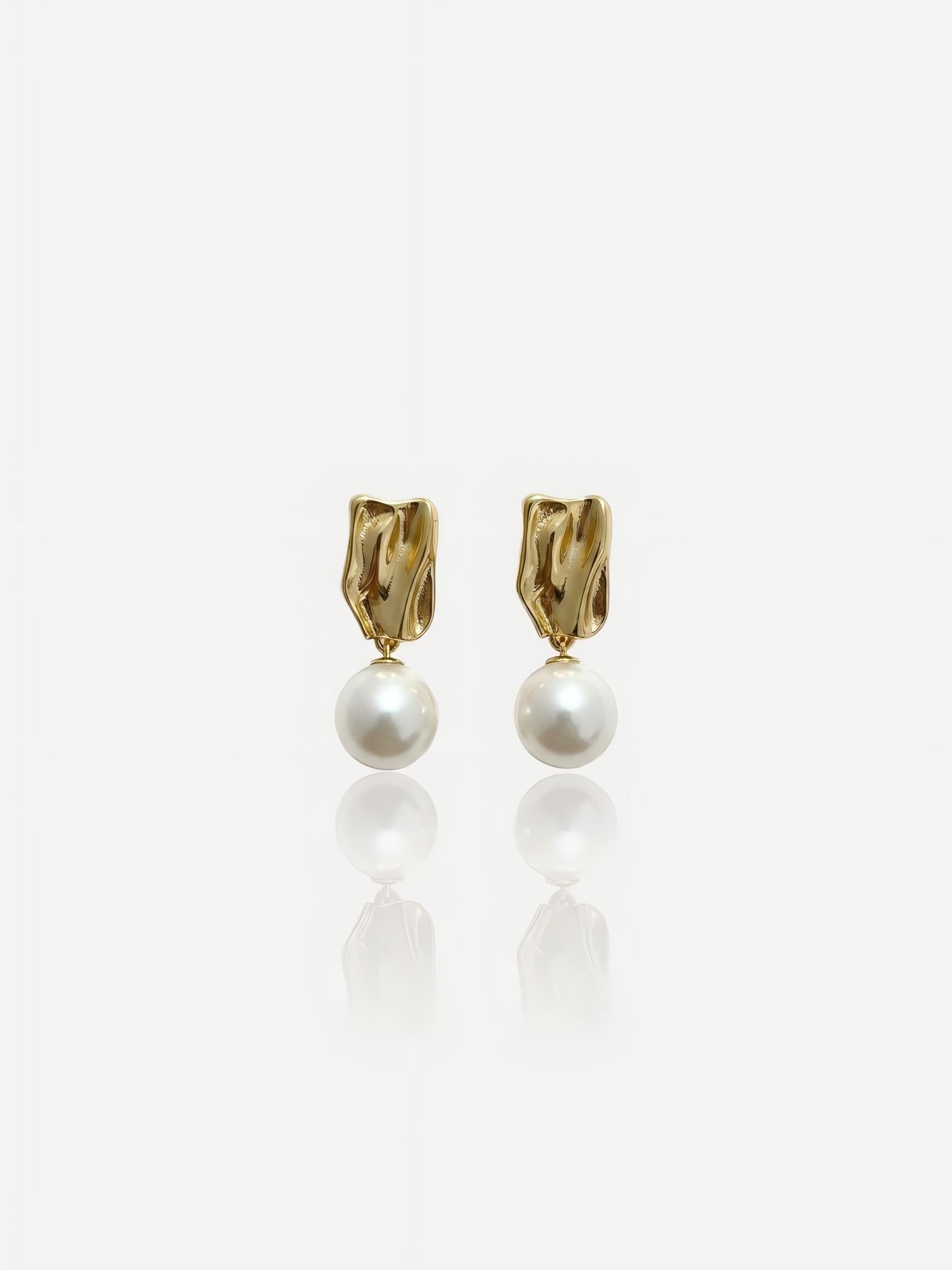 Elara Sculptural Gold Pearl Jewelry Earrings Pearltide