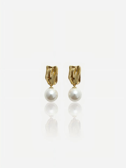 Elara Sculptural Gold Pearl Jewelry Earrings Pearltide