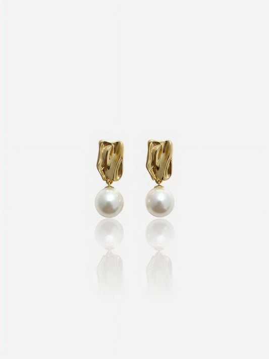 Elara Sculptural Gold Pearl Jewelry Earrings Pearltide