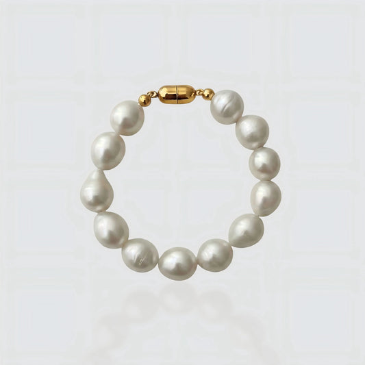 Effortless Luxury: Chunky Baroque Pearl Bracelet with Gold Magnetic Clasp