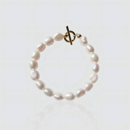 A clear view of our high-quality freshwater pearls and the durable gold T-bar clasp.