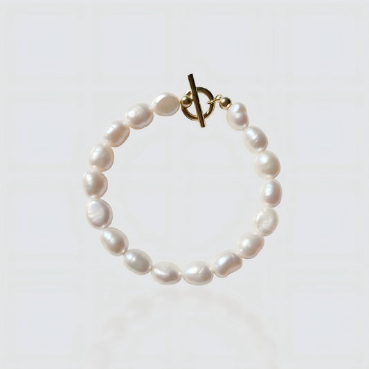 A clear view of our high-quality freshwater pearls and the durable gold T-bar clasp.