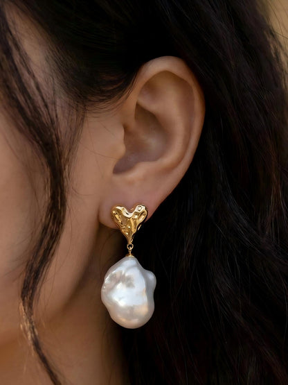 The "Amour" Textured Heart Studs Pearltide