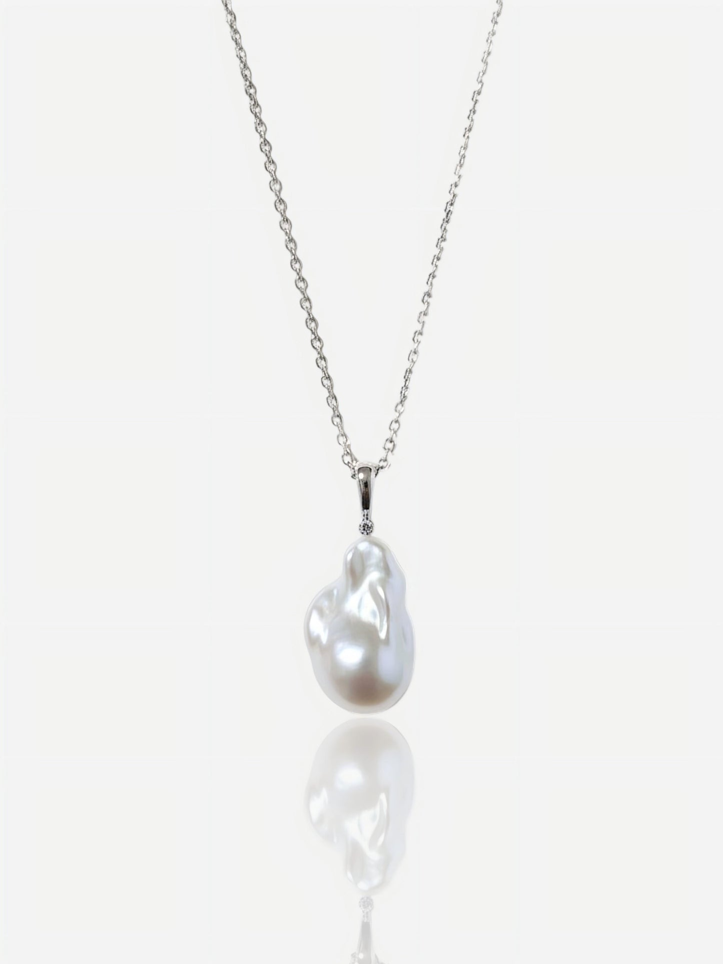 The Fluidity Baroque Pendant Pearltide