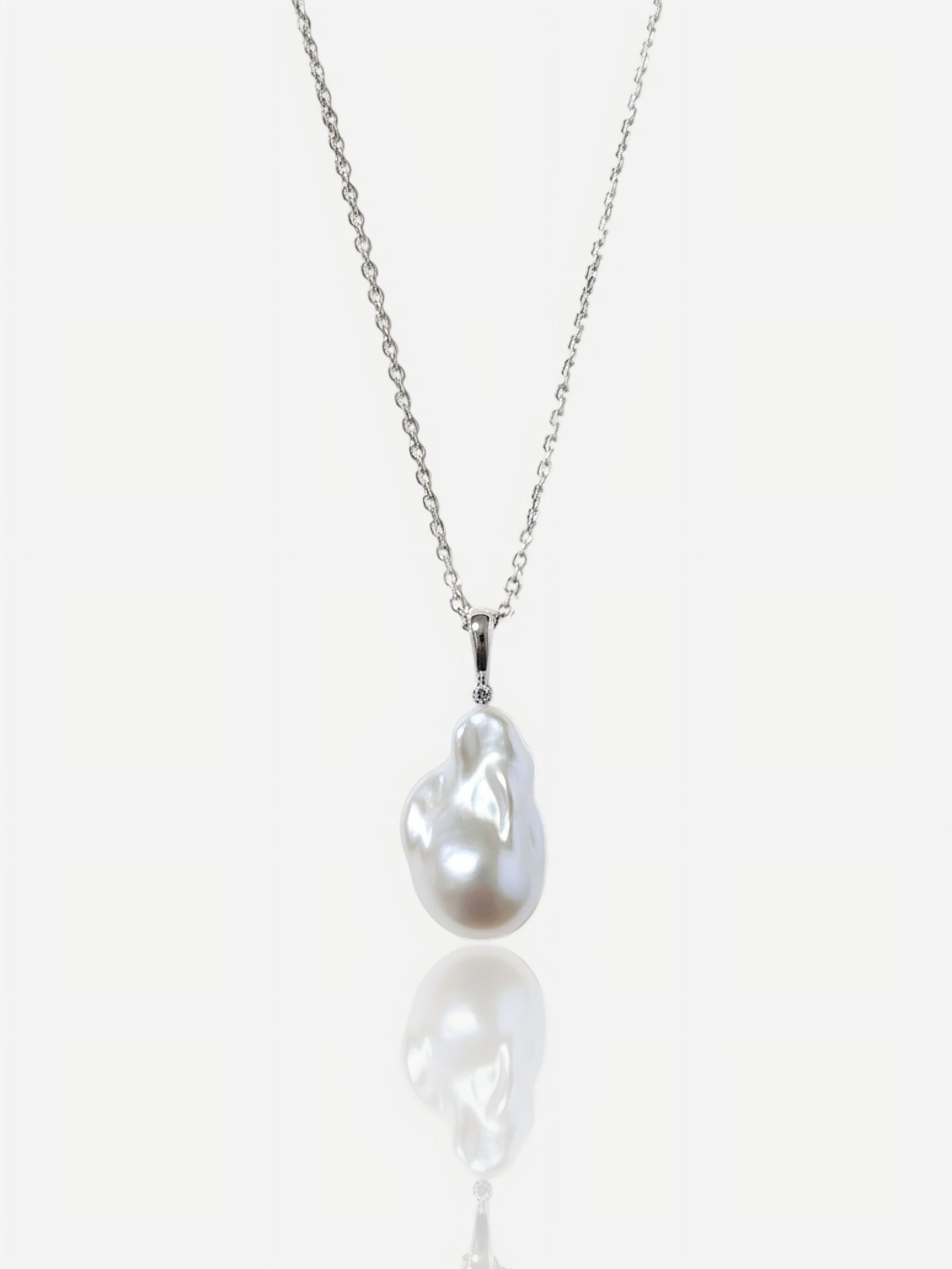 The Fluidity Baroque Pendant Pearltide