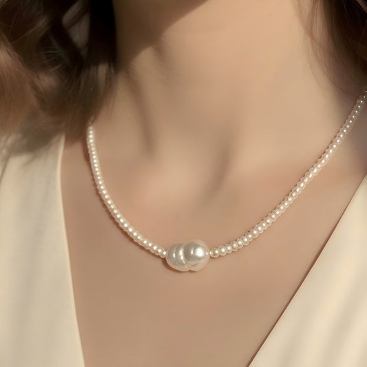 A model wearing the Celestial Baroque Pearl Necklace styled with a silk blouse, highlighting the pearl's luster on the neckline.

C. Detail Image (细节图)